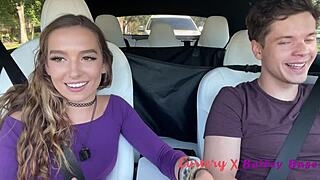 性感嫩妹路途停车狂干颜射