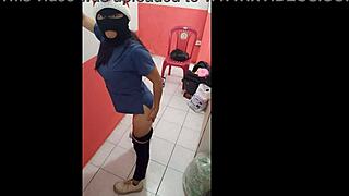 我在医院走廊！！因为是 12 月 24 日，所以没有顾客。我在录制自己的同时炫耀我的臀部。我很饥渴，因为我男朋友稍后要来操我。