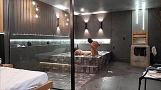 Levei minha amiga no motel de luxo ela adorou e acabou liberando o cuzinho