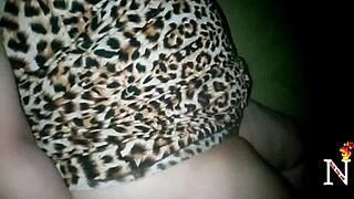 好鸡巴现在打开紧致拉丁美女的阴户