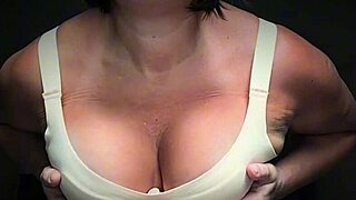 mature chubby woman bounces huge saggy tits