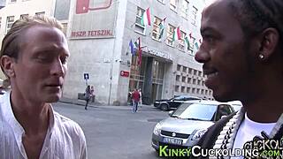 金发美女在激烈绿帽羞辱场景中支配大黑鸡巴