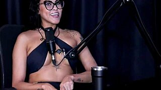 contou como começou teve insegurança nos filmes de produtora e a internet mudou a vida das pessoas mas - bia hot preliminares podcast watch on sheer red