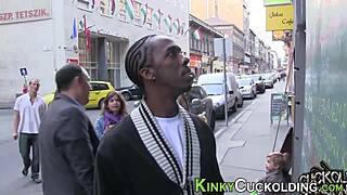 金发美女在激烈绿帽羞辱场景中支配大黑鸡巴