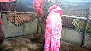 Indian Aunty in Saree Fucks Young Boy