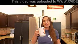 卧室里给继母Kendra Heart内射繁殖哎呀1