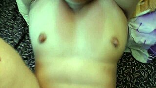 熟女人妻和业余男友玩毛逼性爱 野性十足