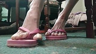 i got huge talons on my curvy feet, so sexy