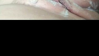 nem no banho ele me deixa em paz, minha namorada latina.