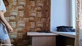 I, a lonely housewife, try this toy in my thirsty pussy