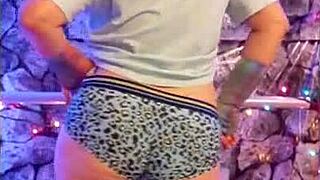 Hotwife steffi uses vibrator on her big pussy lips