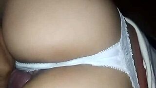 I am playing in Ecuador with hot skinny girl, flashing ass