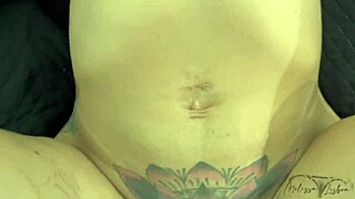 Depois de um dia corrido, nada como a minha mamada e meu cu apertadinho para ele relaxar