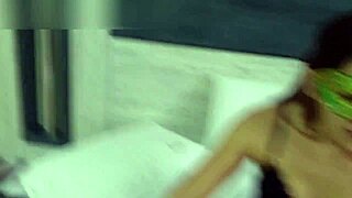 Mulher que gosta de trepar � outro n�vel olha como a vagabunda cavalga no meu pau