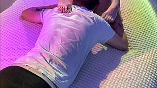 有什么比和年轻18+夫妻的真实自制性爱更热？