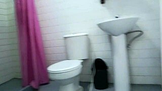 latina madrastra masturbates rubbing her huge pussy for pleasure