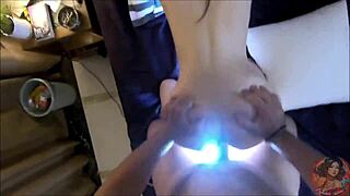 真实女同快速高潮，通过激烈磨镜和口交