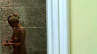 Busty lesbian milf queening her girlfriend in hot session 😍