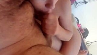 Novinha Gostosa Mamando A Piroca E Piscando A Bucetinha