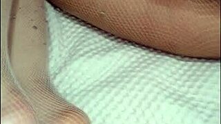 18+小骚货用玩具假屌吸大屌