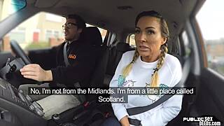 嘿宝贝，看这个丰满熟女在公共驾驶课上猛干！