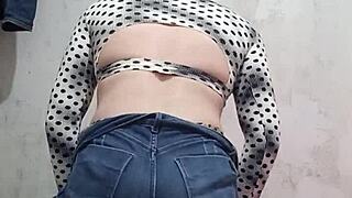 Latina twerks in tight shorts for fetish fun