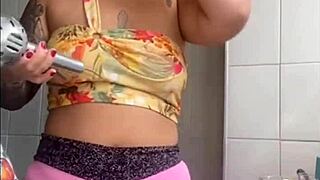 Showing Swollen Pussy On Live Stream?