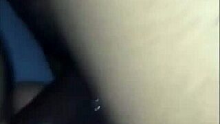 Does this milf cuckold her husband and squirt on bbc?