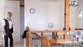 Deutsche Blonde Reife Hausfrau Mit Brille Fickt In Der Küche