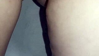 incinta flashes on toilet with bide fetish