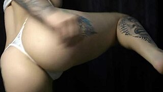 Modelo Colombiana Masturbándose Frente A Las Cámaras