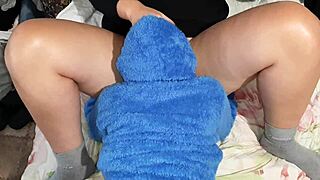 my girlfriend licks my wet pussy hotly, making me orgasm 😍