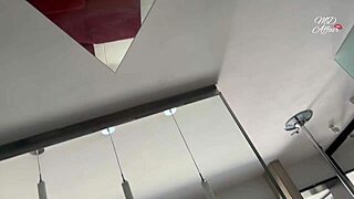 Two milfs kiss and trib in front of mirror 😍