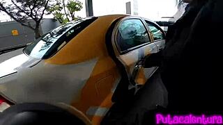 camino a cenar cogemos en taxi