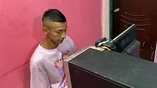 puedes ver dentro de mi coño a través de este consolador transparente