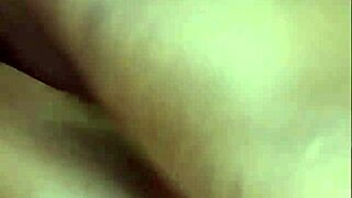 两个骚妹后庭齐开3P你试过没