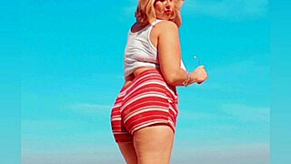 Blonde Milf's Big Pussy Lips