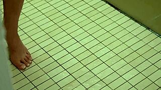 Shalina舔脚后Raul粗暴爆菊狂捅