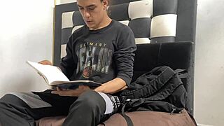 Dandole verga a mi dulce vecina sumisa despues de ser descubierto - porno en español