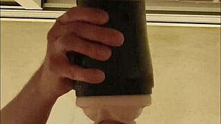 follando mi fleshlight hasta temblar del orgasmo