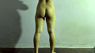 look at this fine ass amateur girl working out at home