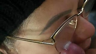 eyaculo en la cara de mi suegra 😜💦