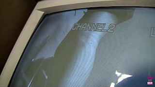 Annika Adams Tries Big Cock At Glory Hole