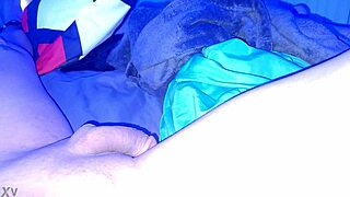 Enjoying the blacklight fetish with toes and footjob 😘