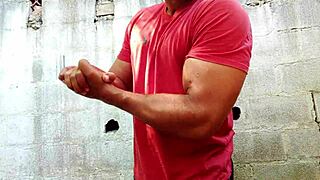 yuri gaucho brazilian bear gives handjob cumload