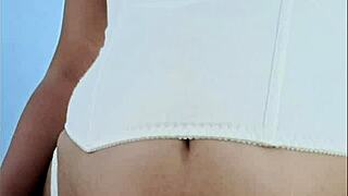 Madrastra de 25 años culona labios gruesos vaginales anda cachonda buscando a quién follar