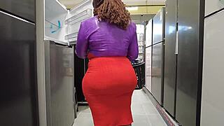 Meeting The Curvy Latina At The Mall For A Casual Chat