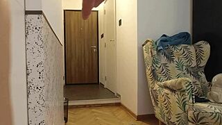 裸体人妻勾搭快递小哥