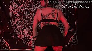 哥特女孩进行仪式与男友做爱