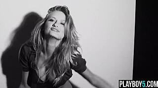 巴西辣妹浴缸里呻吟湿穴滴水